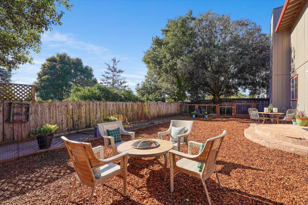 Detail Gallery Image 33 of 49 For 2200 Pelican Crst, Santa Cruz,  CA 95062 - 4 Beds | 2/1 Baths