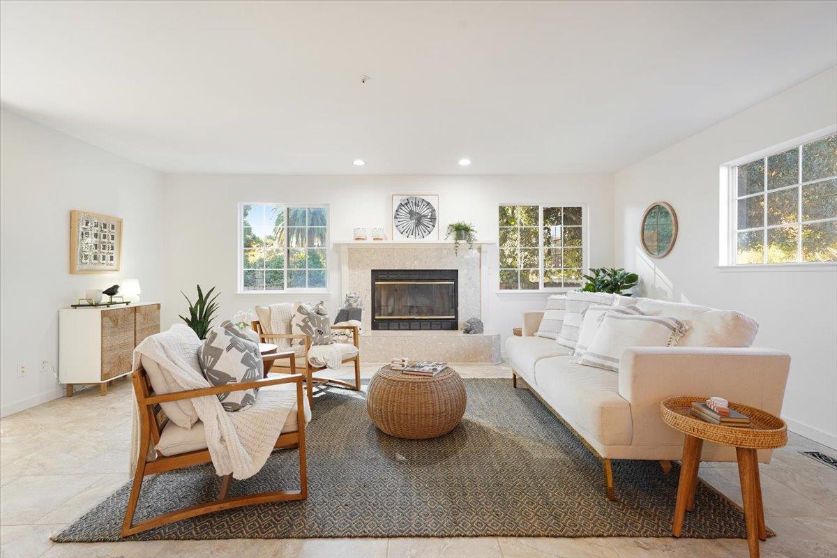 Detail Gallery Image 5 of 49 For 2200 Pelican Crst, Santa Cruz,  CA 95062 - 4 Beds | 2/1 Baths