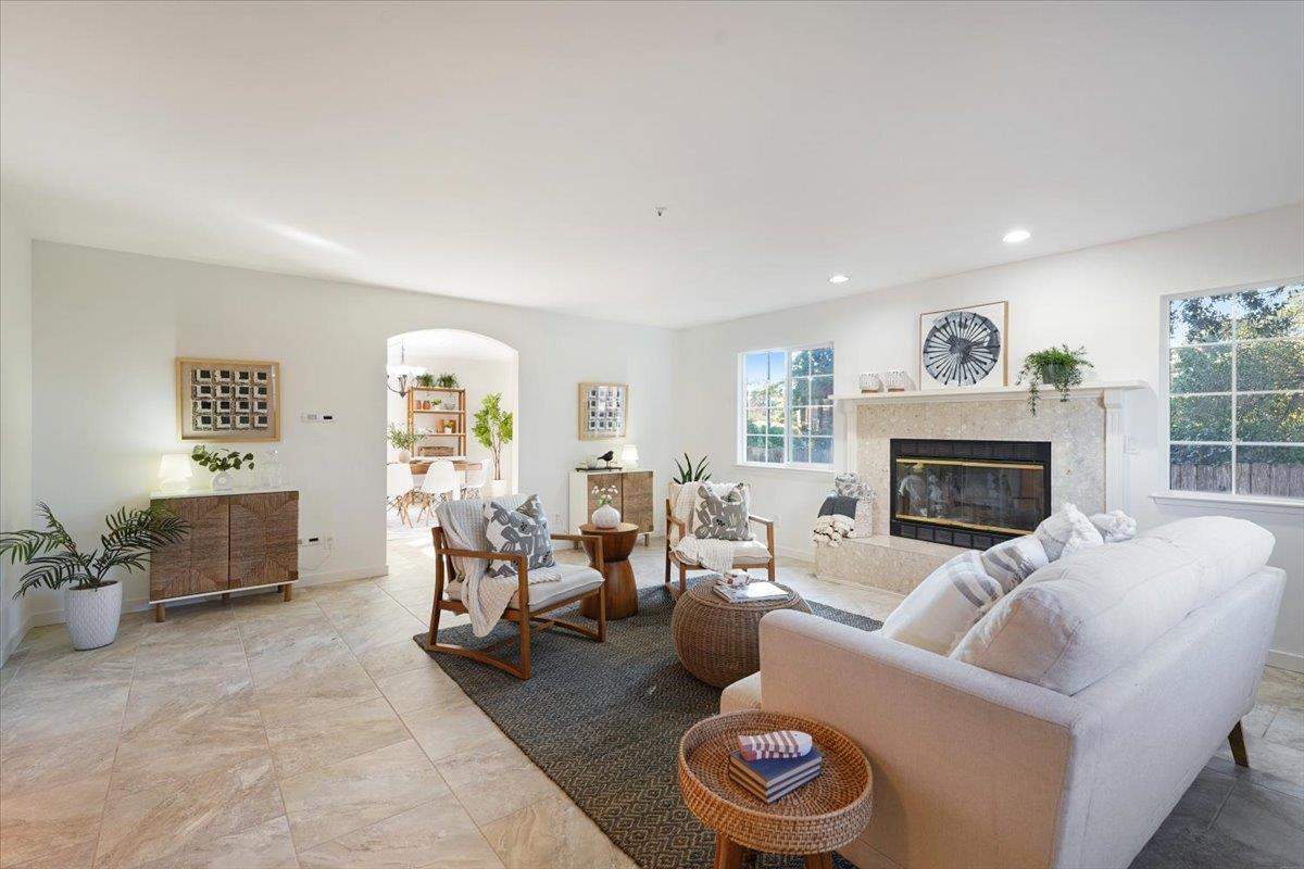 Detail Gallery Image 6 of 49 For 2200 Pelican Crst, Santa Cruz,  CA 95062 - 4 Beds | 2/1 Baths