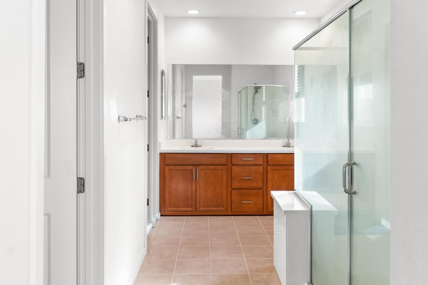 Detail Gallery Image 11 of 20 For 390 Tanoak St, Hollister,  CA 95023 - 3 Beds | 2/1 Baths