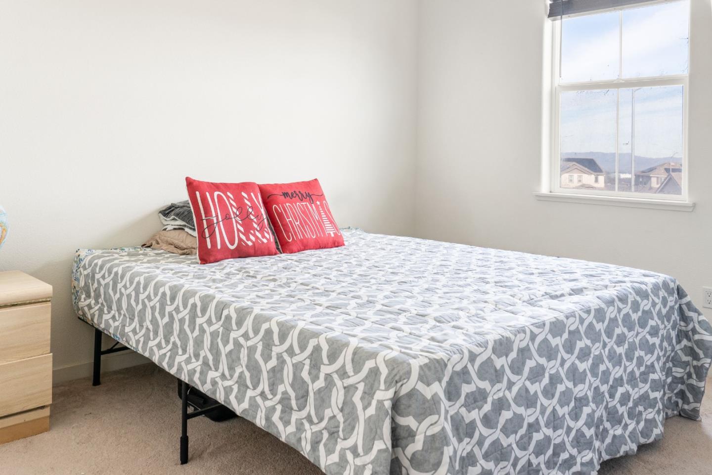 Detail Gallery Image 12 of 20 For 390 Tanoak St, Hollister,  CA 95023 - 3 Beds | 2/1 Baths