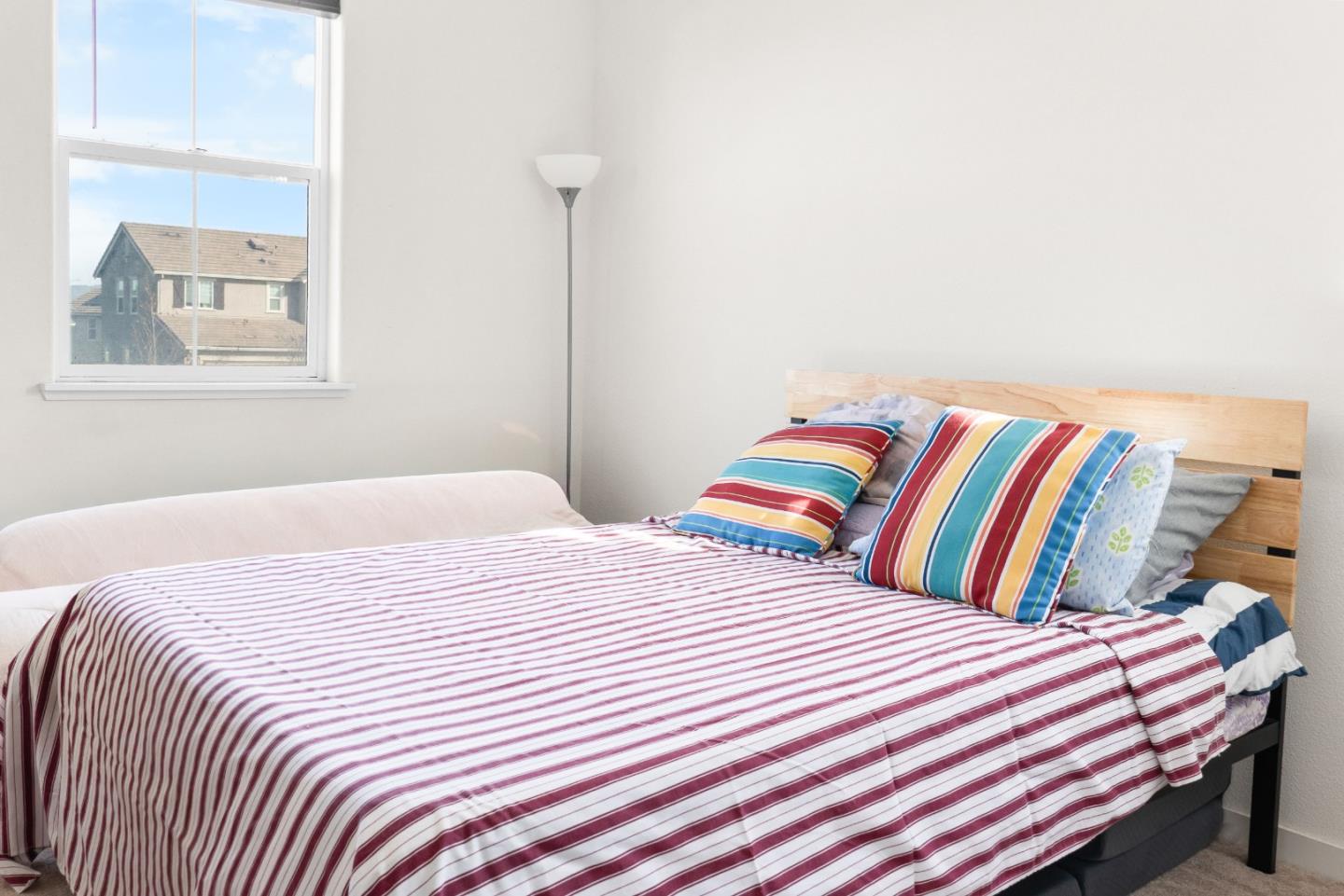 Detail Gallery Image 13 of 20 For 390 Tanoak St, Hollister,  CA 95023 - 3 Beds | 2/1 Baths