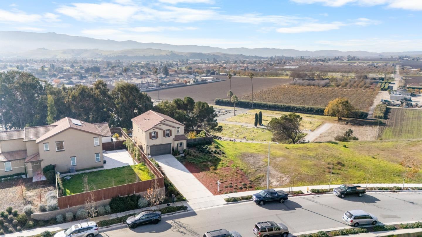 Detail Gallery Image 18 of 20 For 390 Tanoak St, Hollister,  CA 95023 - 3 Beds | 2/1 Baths