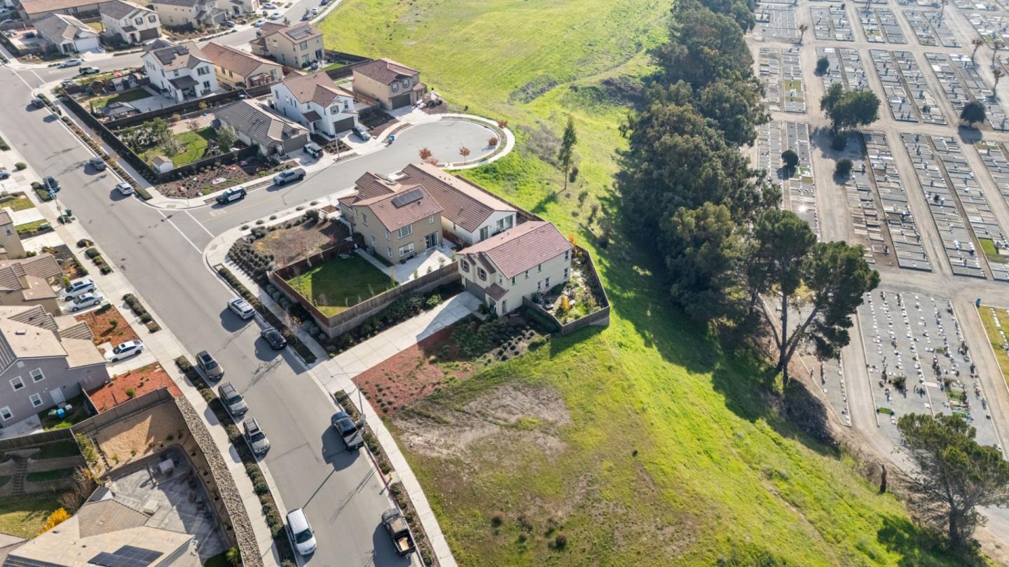 Detail Gallery Image 19 of 20 For 390 Tanoak St, Hollister,  CA 95023 - 3 Beds | 2/1 Baths