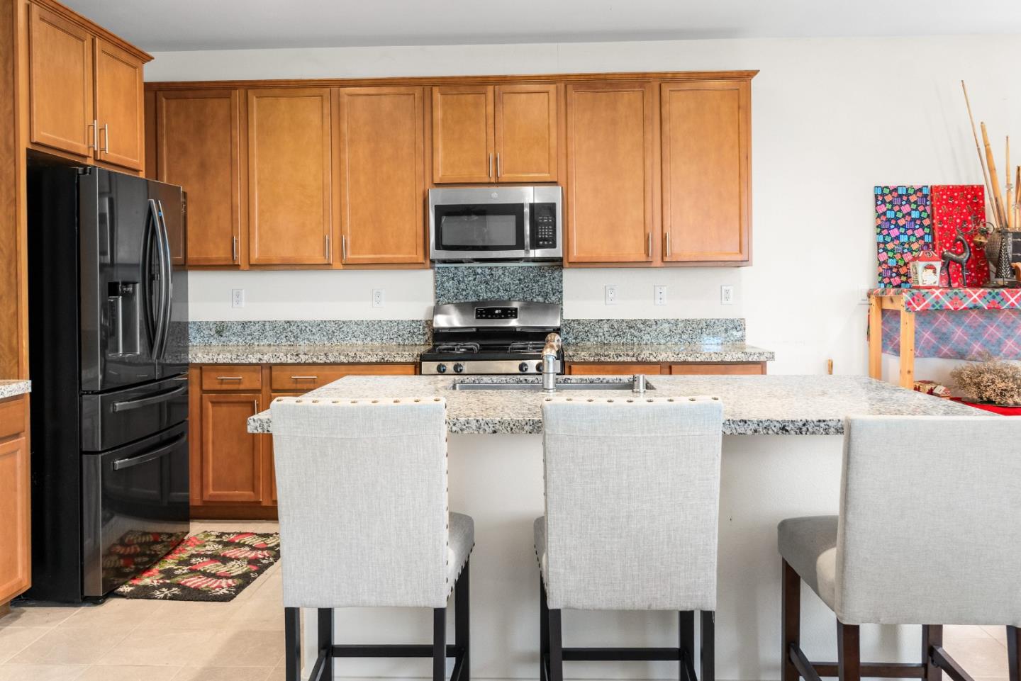 Detail Gallery Image 6 of 20 For 390 Tanoak St, Hollister,  CA 95023 - 3 Beds | 2/1 Baths