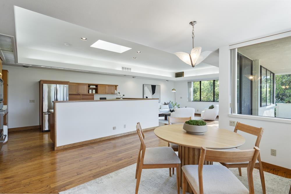 Detail Gallery Image 10 of 31 For 200 Cherokee Way, Portola Valley,  CA 94028 - 4 Beds | 3/1 Baths