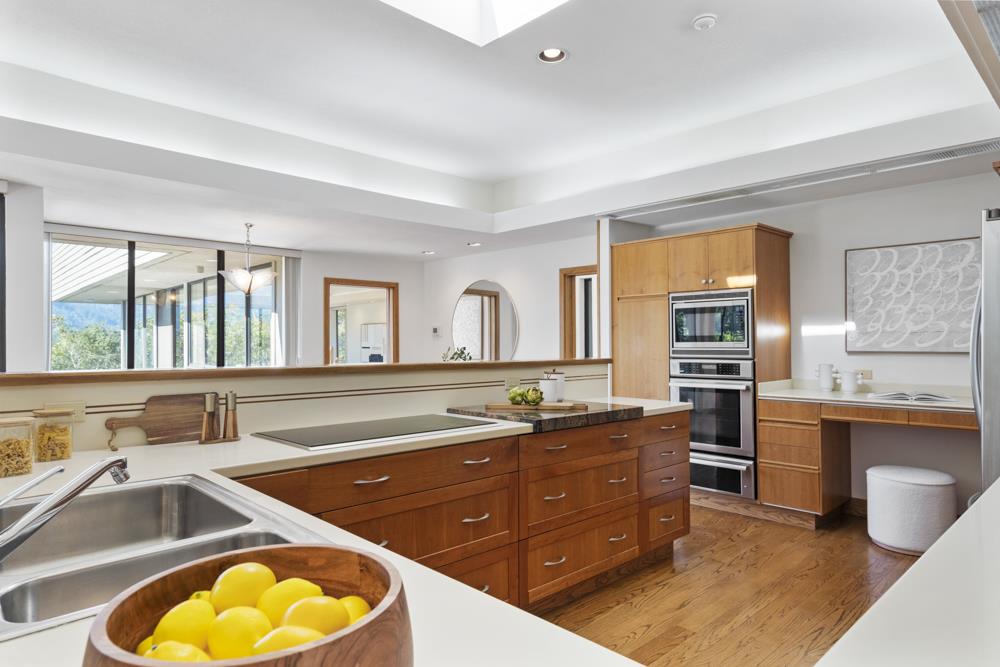 Detail Gallery Image 14 of 31 For 200 Cherokee Way, Portola Valley,  CA 94028 - 4 Beds | 3/1 Baths