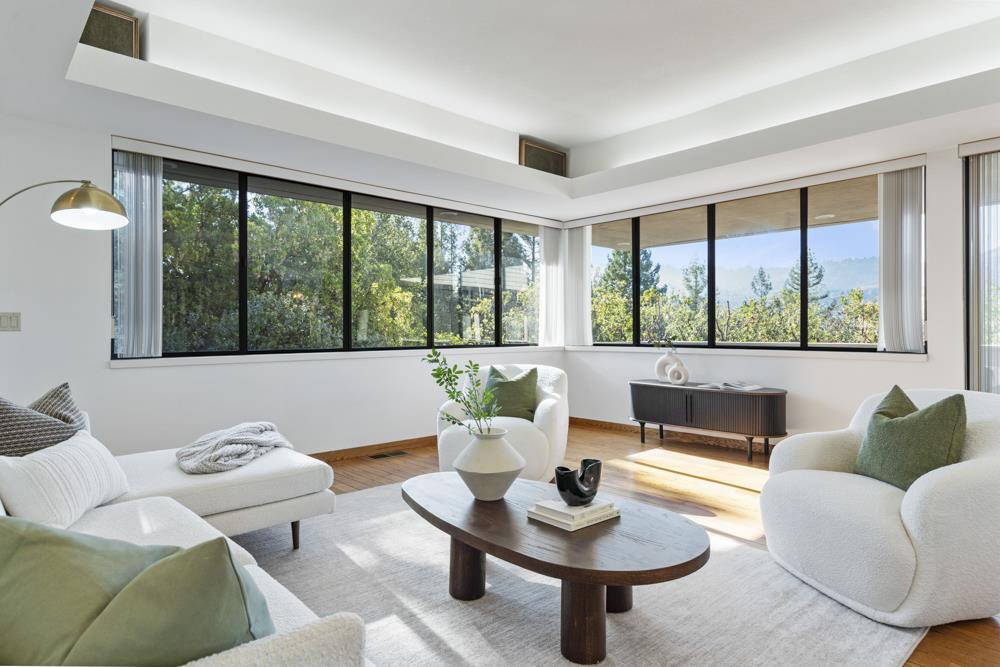 Detail Gallery Image 15 of 31 For 200 Cherokee Way, Portola Valley,  CA 94028 - 4 Beds | 3/1 Baths