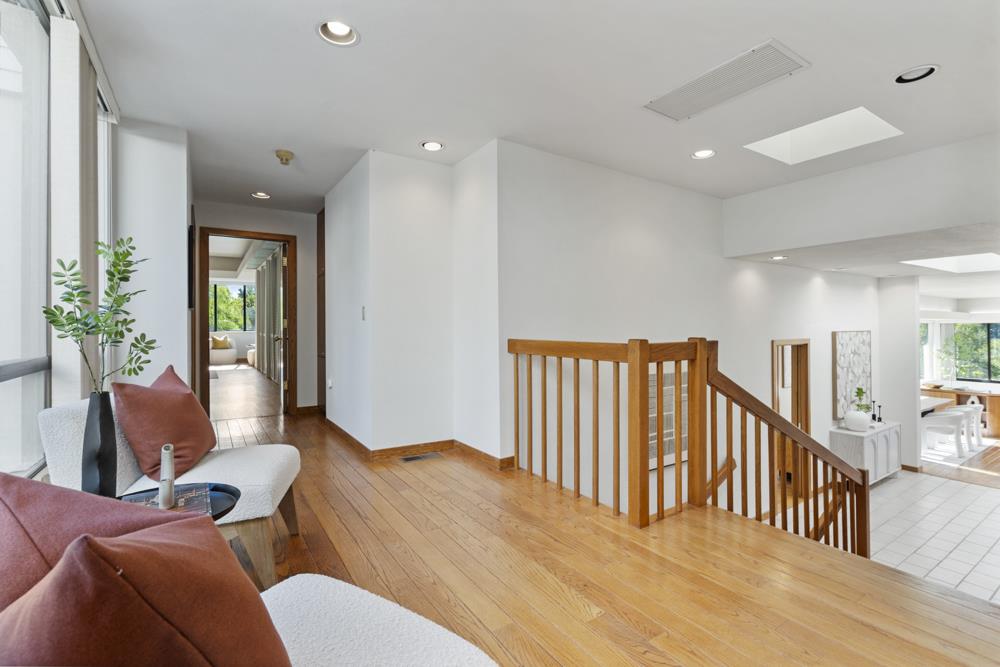 Detail Gallery Image 21 of 31 For 200 Cherokee Way, Portola Valley,  CA 94028 - 4 Beds | 3/1 Baths