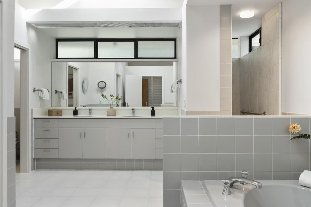 Detail Gallery Image 25 of 31 For 200 Cherokee Way, Portola Valley,  CA 94028 - 4 Beds | 3/1 Baths