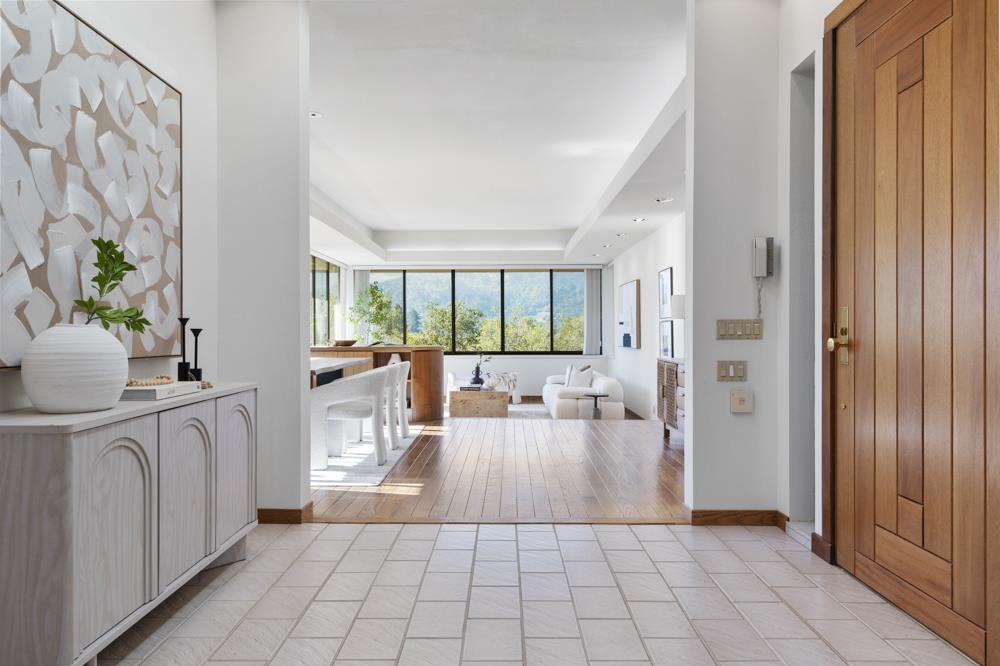 Detail Gallery Image 4 of 31 For 200 Cherokee Way, Portola Valley,  CA 94028 - 4 Beds | 3/1 Baths