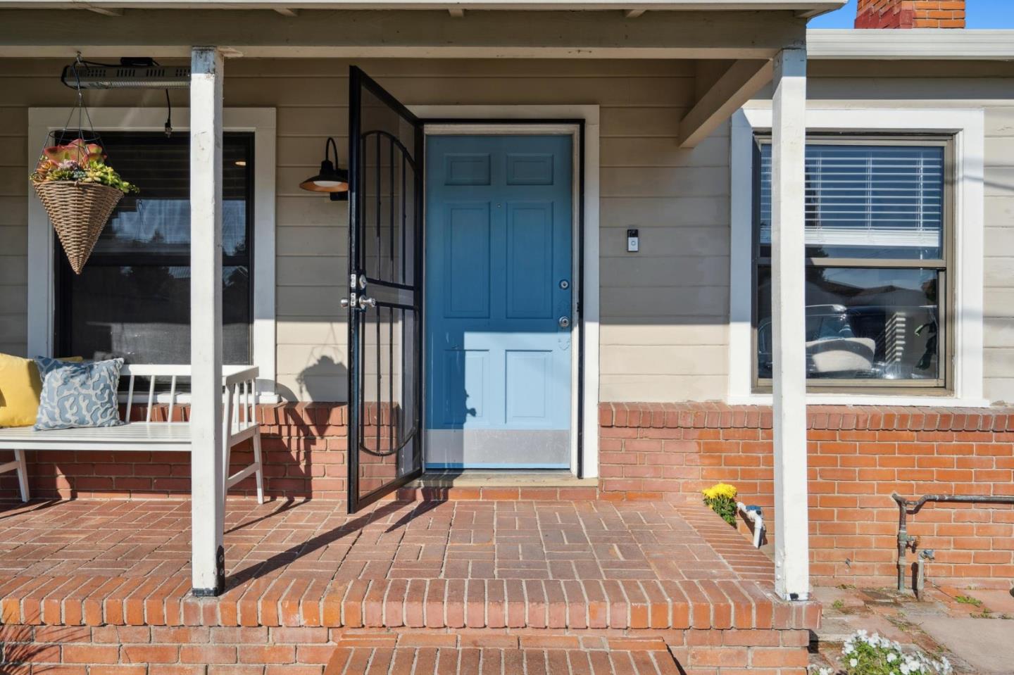 Detail Gallery Image 3 of 52 For 219 D St, Redwood City,  CA 94063 - 3 Beds | 2 Baths