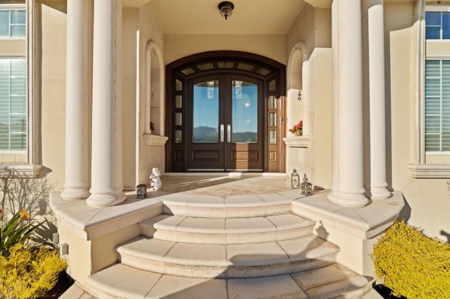 Detail Gallery Image 4 of 54 For 20750 Lost Ranch Rd, San Jose,  CA 95120 - 5 Beds | 5/2 Baths