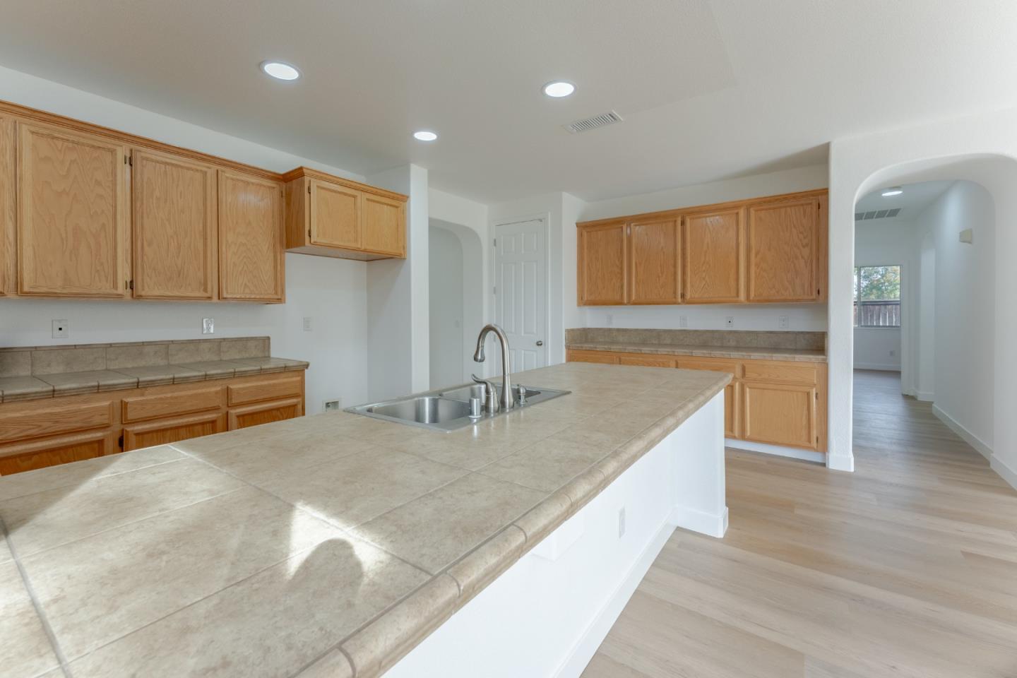 Detail Gallery Image 13 of 52 For 1078 Silver Spur Way, Plumas Lake,  CA 95961 - 3 Beds | 2 Baths