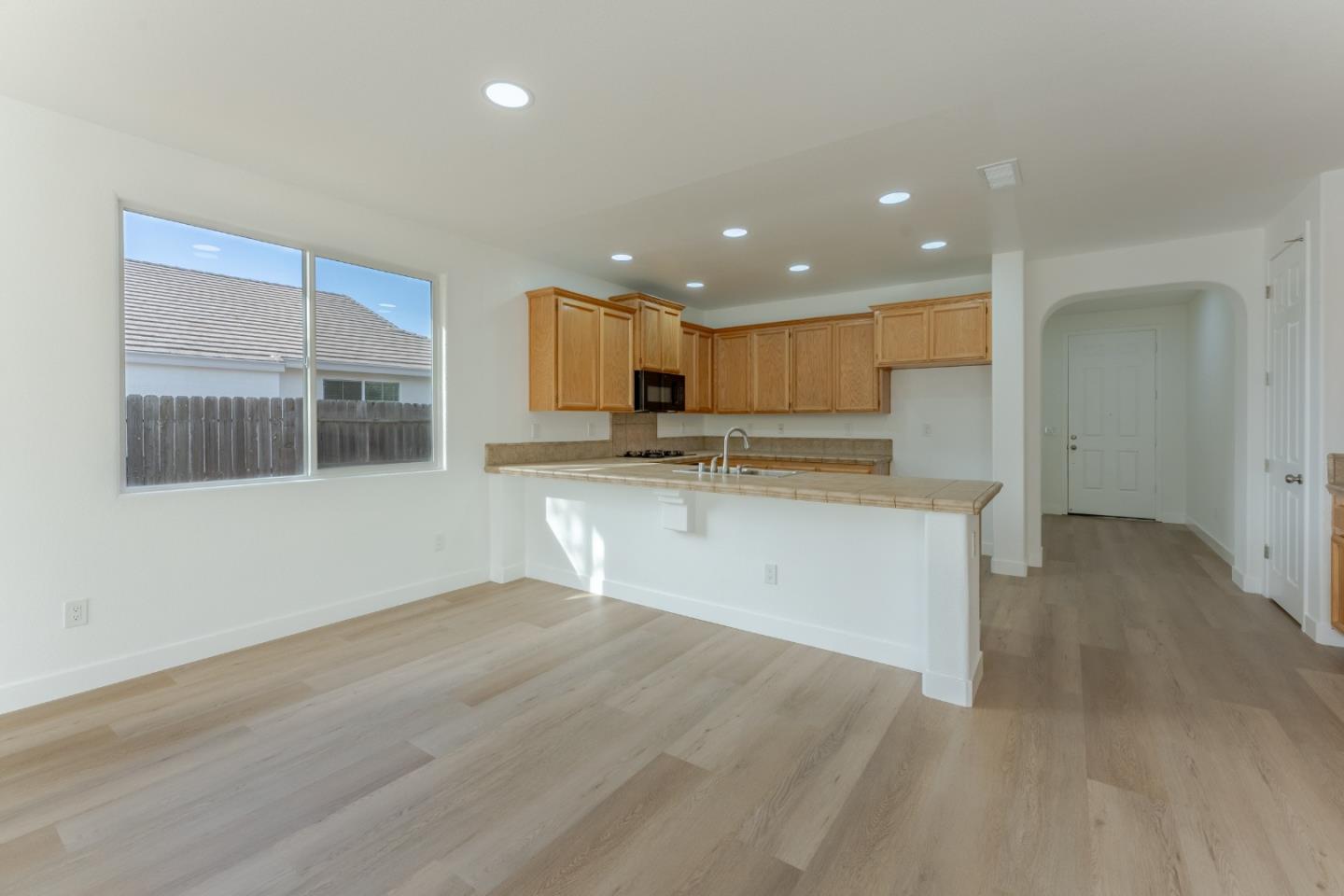 Detail Gallery Image 14 of 52 For 1078 Silver Spur Way, Plumas Lake,  CA 95961 - 3 Beds | 2 Baths