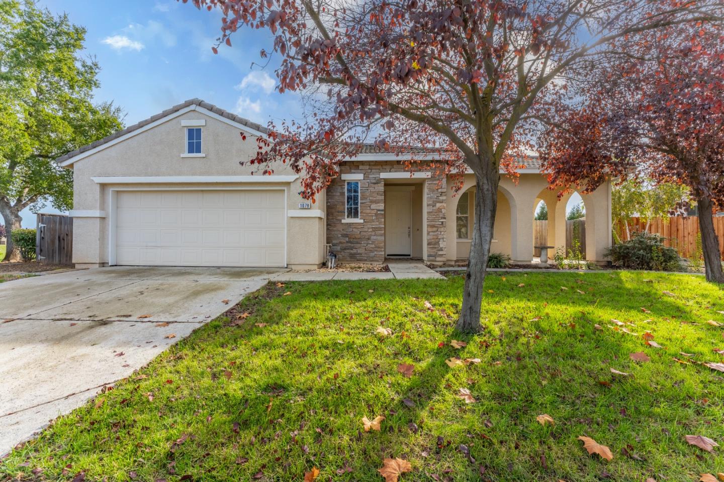 Detail Gallery Image 3 of 52 For 1078 Silver Spur Way, Plumas Lake,  CA 95961 - 3 Beds | 2 Baths