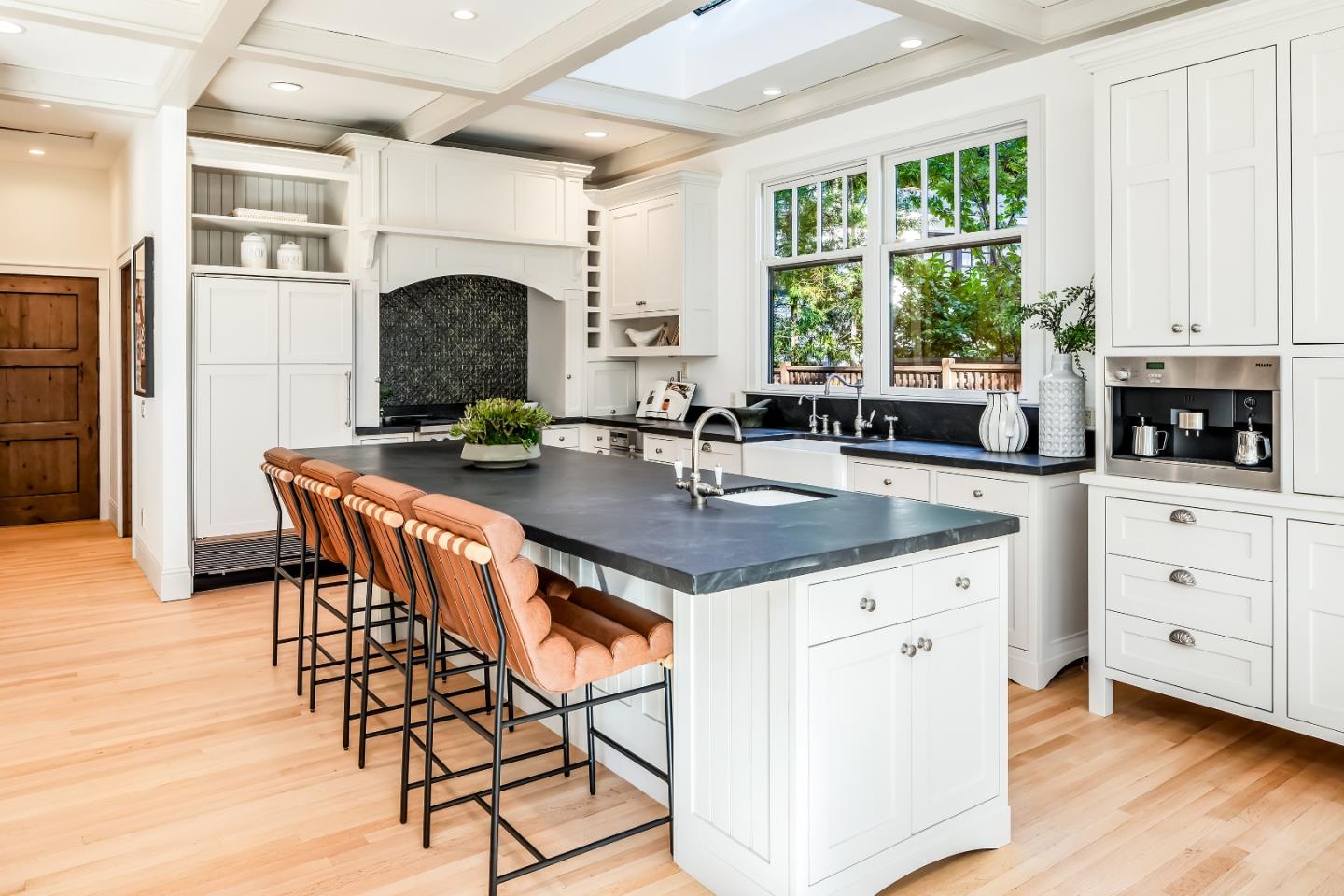 Detail Gallery Image 7 of 29 For 1224 Whitaker Way, Menlo Park,  CA 94025 - 6 Beds | 4 Baths