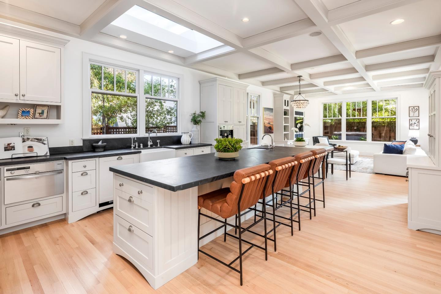 Detail Gallery Image 8 of 29 For 1224 Whitaker Way, Menlo Park,  CA 94025 - 6 Beds | 4 Baths