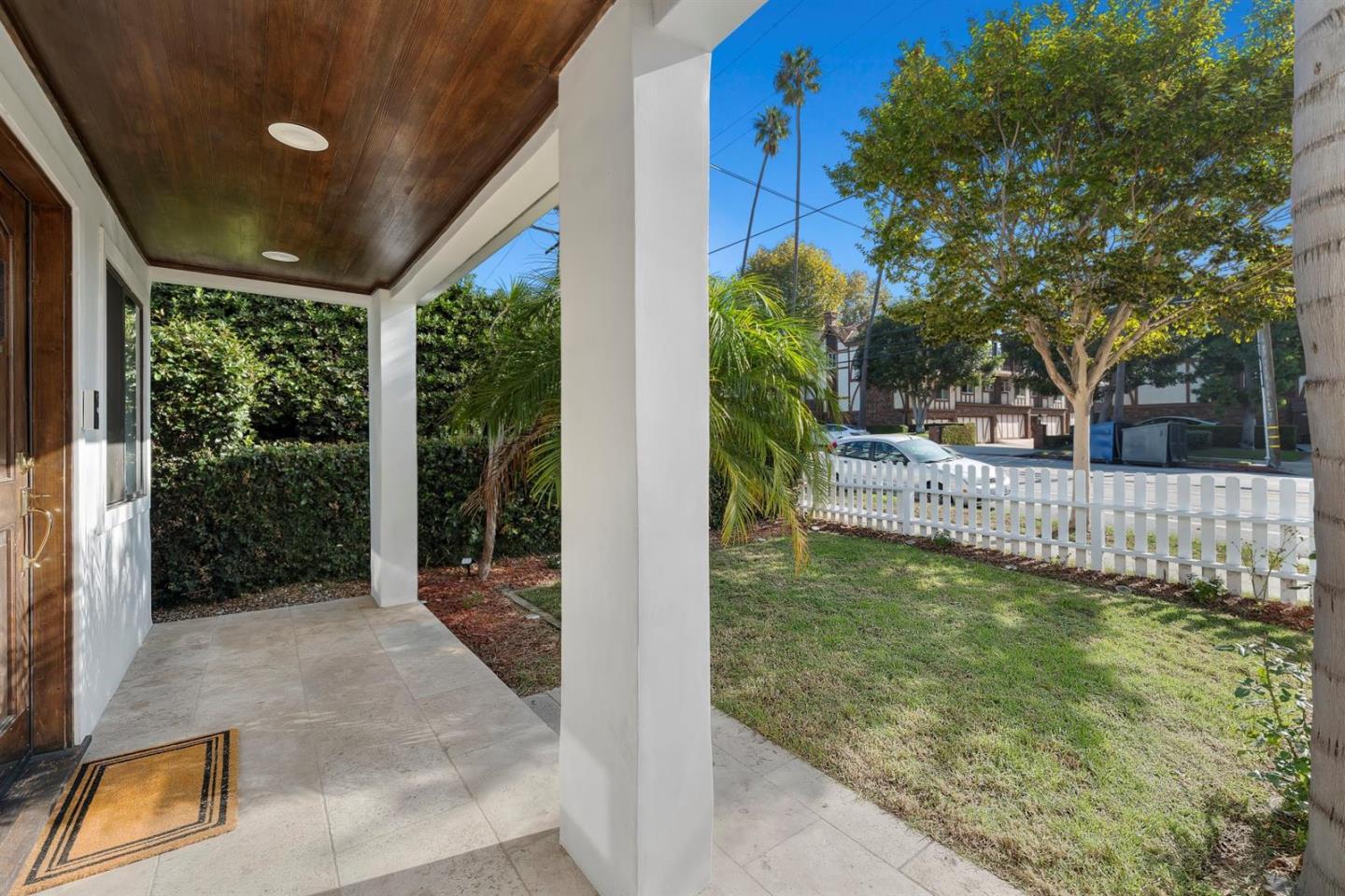 Detail Gallery Image 4 of 70 For 619 Beryl St, Redondo Beach,  CA 90277 - 4 Beds | 3 Baths