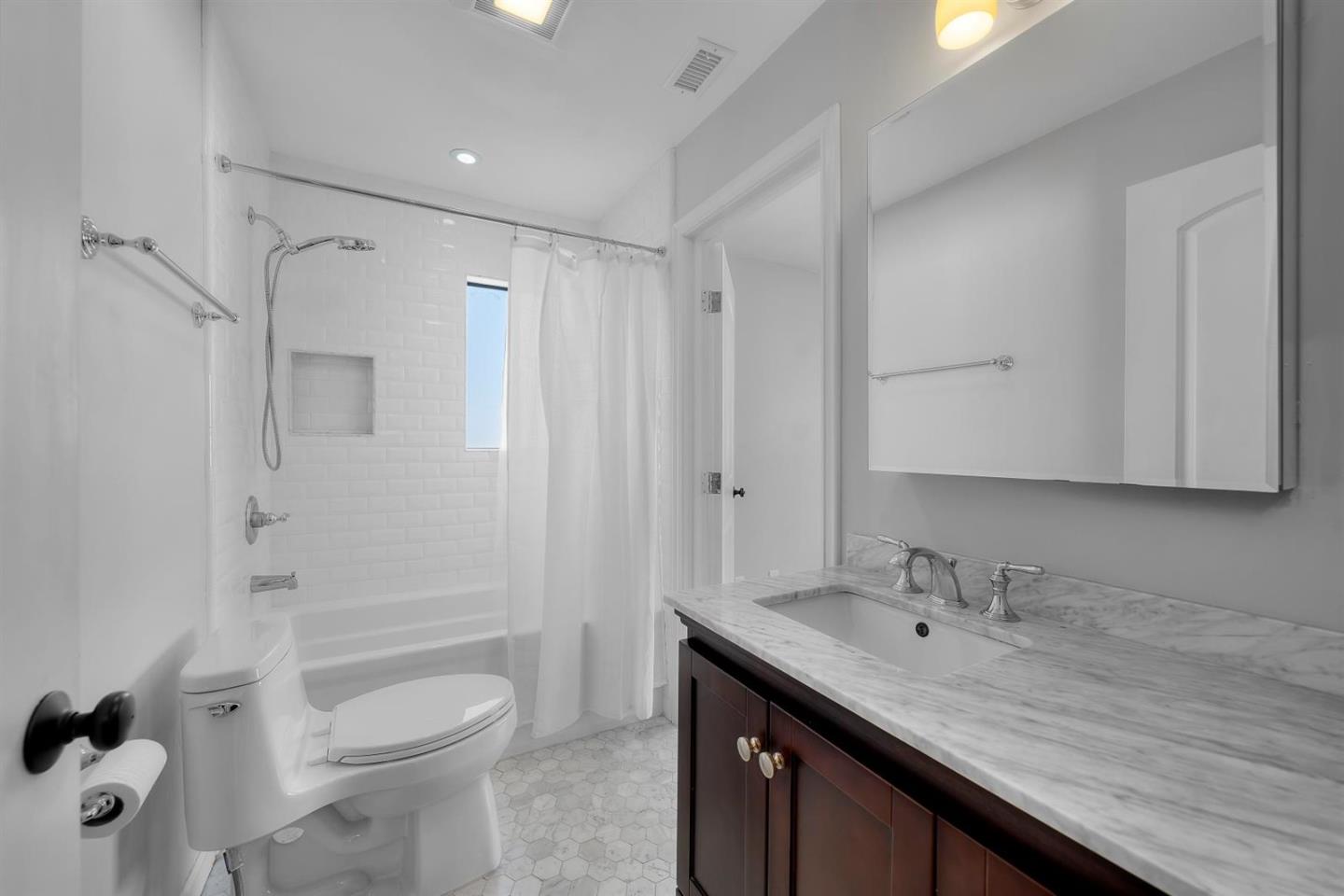 Detail Gallery Image 48 of 70 For 619 Beryl St, Redondo Beach,  CA 90277 - 4 Beds | 3 Baths