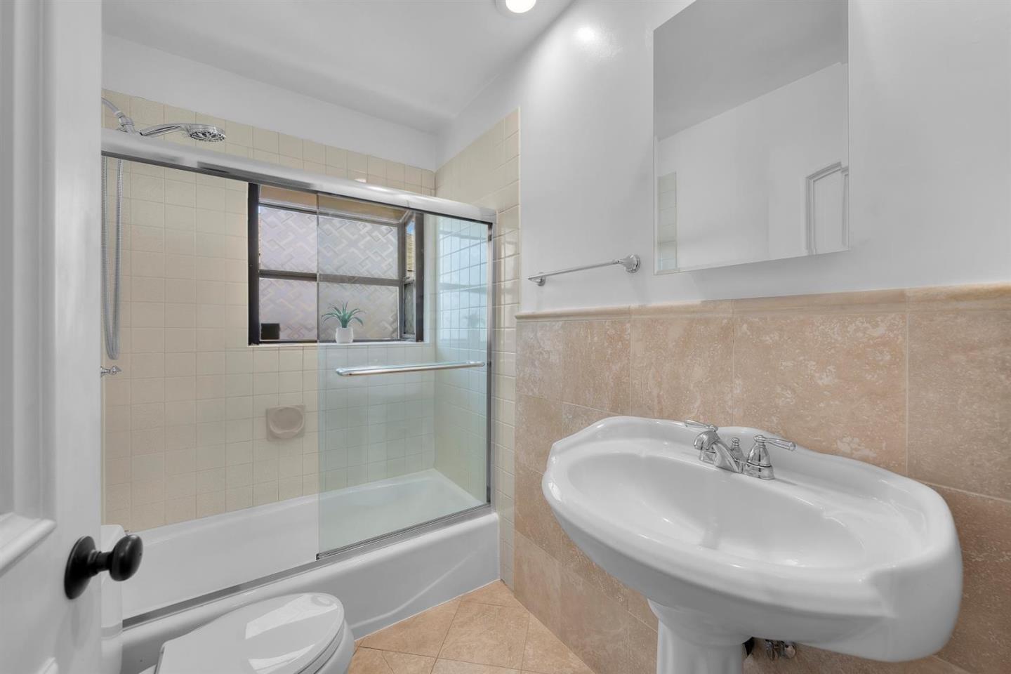 Detail Gallery Image 51 of 70 For 619 Beryl St, Redondo Beach,  CA 90277 - 4 Beds | 3 Baths