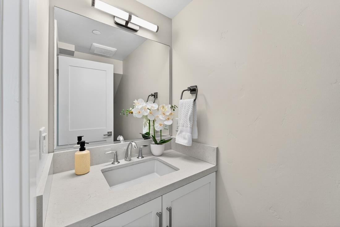 Detail Gallery Image 4 of 39 For 105 Hildebrand Dr, Los Gatos,  CA 95032 - 4 Beds | 2/1 Baths