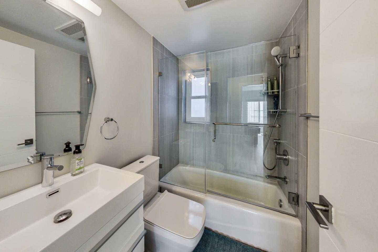 Detail Gallery Image 41 of 95 For 1454 S Van Ness Ave, San Francisco,  CA 94110 - – Beds | – Baths