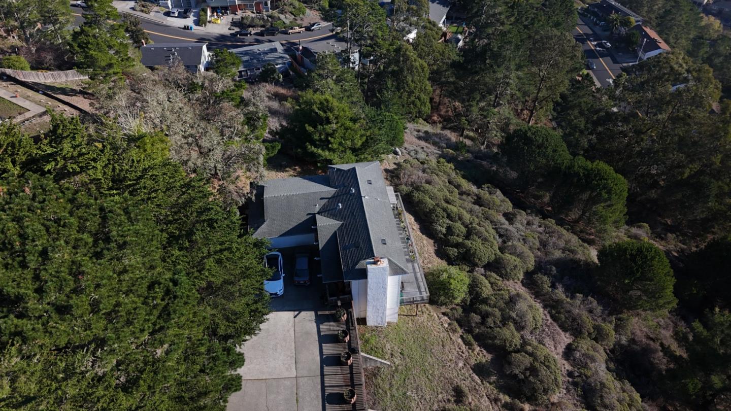 Detail Gallery Image 11 of 11 For 1222 Lerida Way, Pacifica,  CA 94044 - 3 Beds | 2/1 Baths