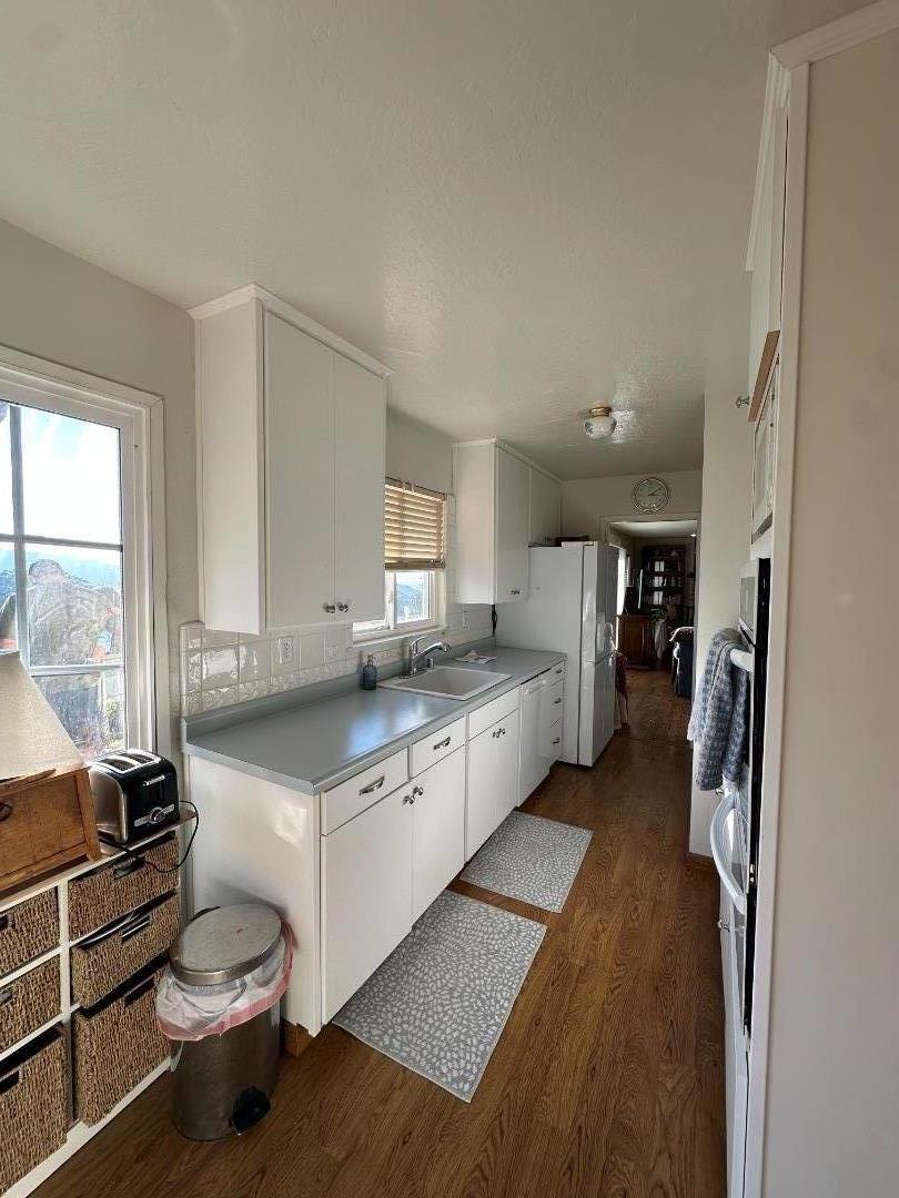 Detail Gallery Image 5 of 11 For 1222 Lerida Way, Pacifica,  CA 94044 - 3 Beds | 2/1 Baths