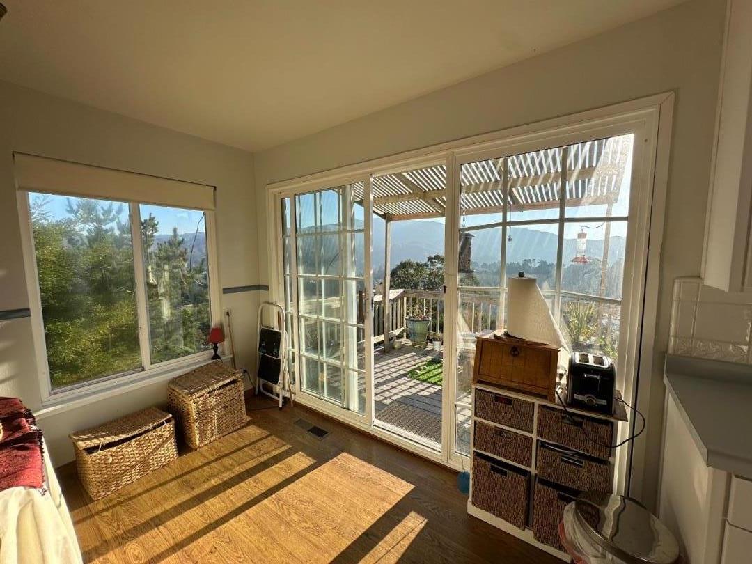 Detail Gallery Image 6 of 11 For 1222 Lerida Way, Pacifica,  CA 94044 - 3 Beds | 2/1 Baths