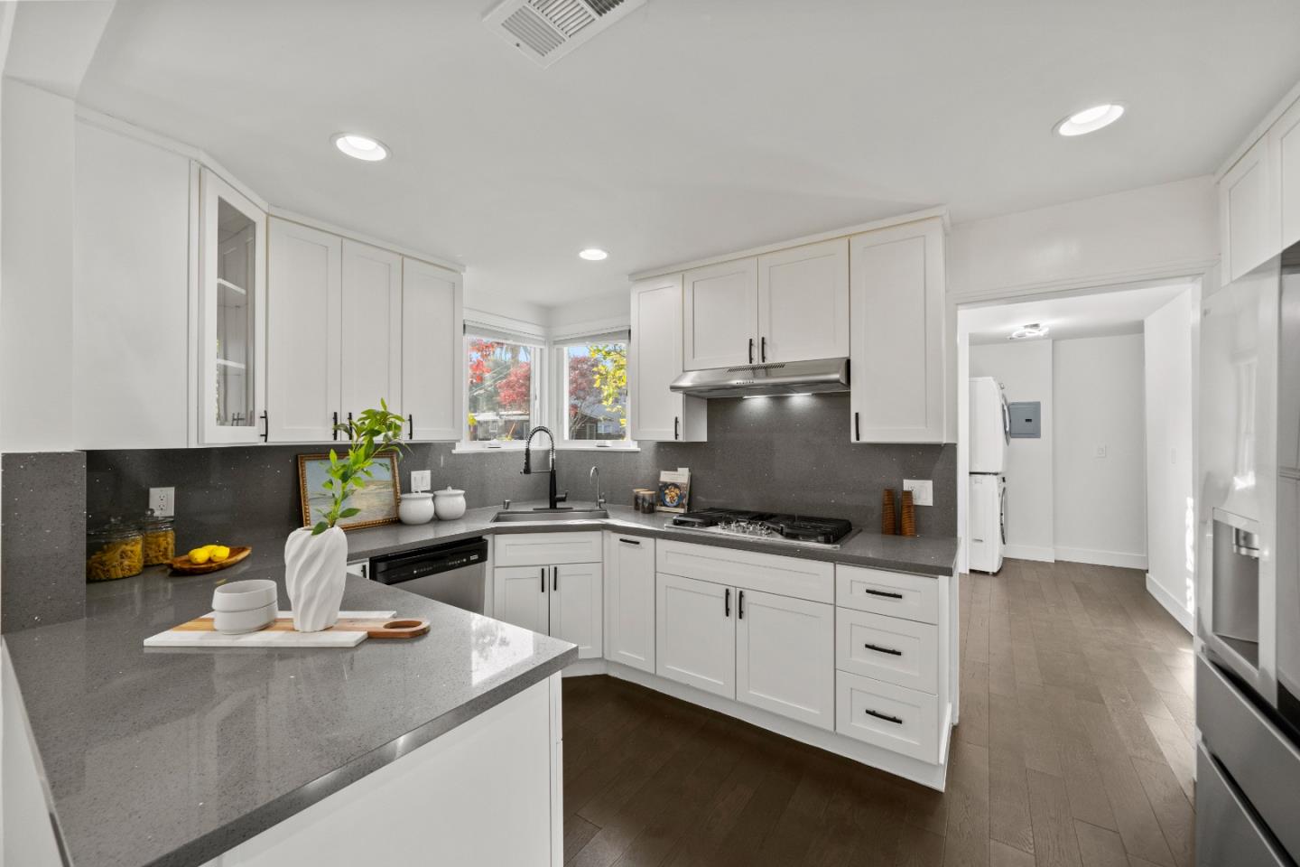 Detail Gallery Image 10 of 38 For 108 Durham St, Menlo Park,  CA 94025 - 3 Beds | 2 Baths