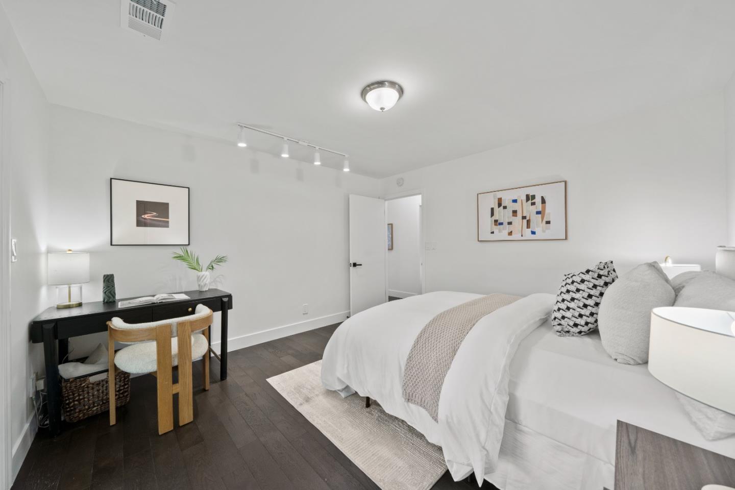 Detail Gallery Image 15 of 38 For 108 Durham St, Menlo Park,  CA 94025 - 3 Beds | 2 Baths