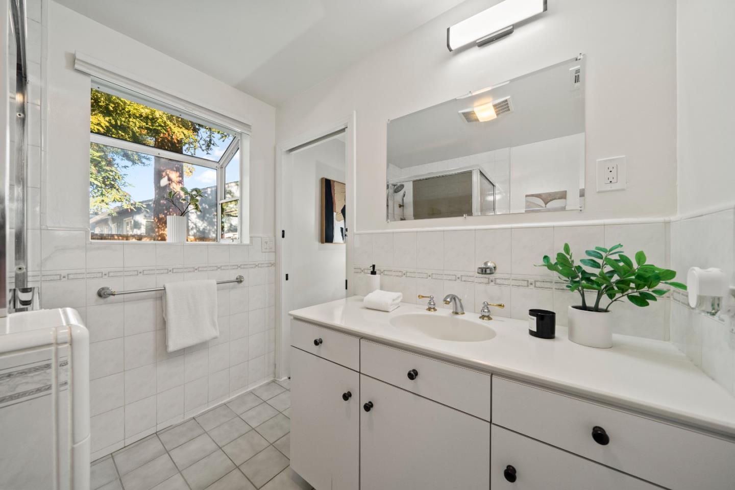 Detail Gallery Image 17 of 38 For 108 Durham St, Menlo Park,  CA 94025 - 3 Beds | 2 Baths