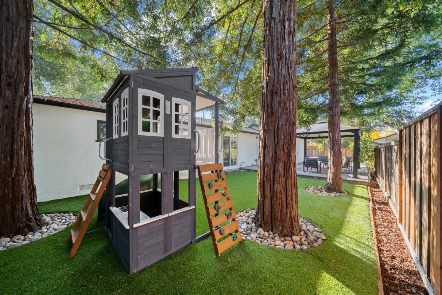 Detail Gallery Image 25 of 38 For 108 Durham St, Menlo Park,  CA 94025 - 3 Beds | 2 Baths