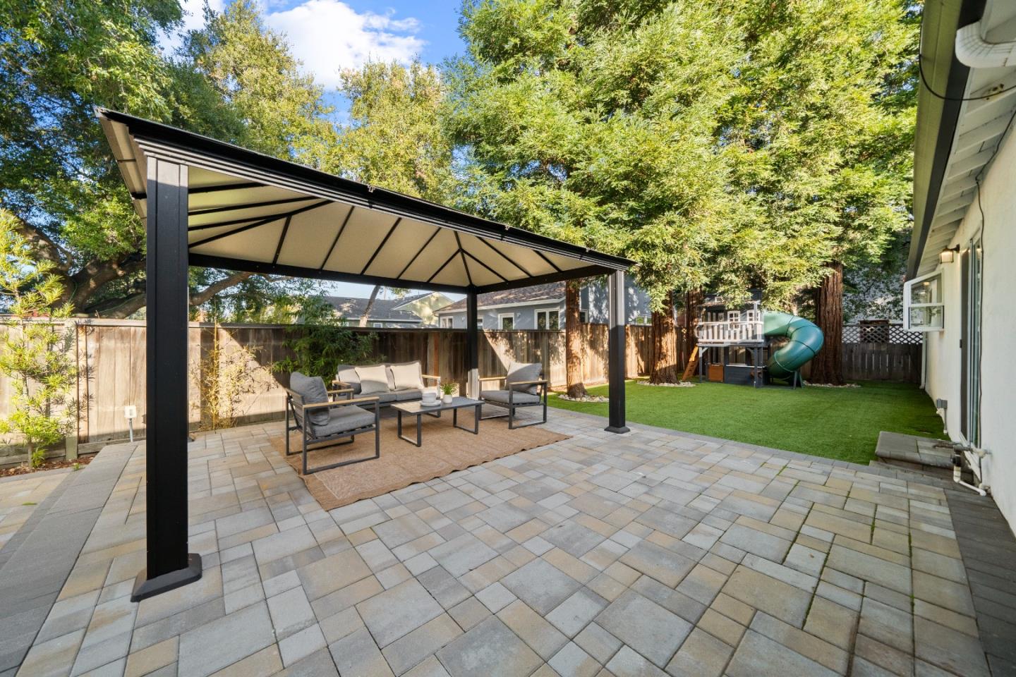 Detail Gallery Image 26 of 38 For 108 Durham St, Menlo Park,  CA 94025 - 3 Beds | 2 Baths