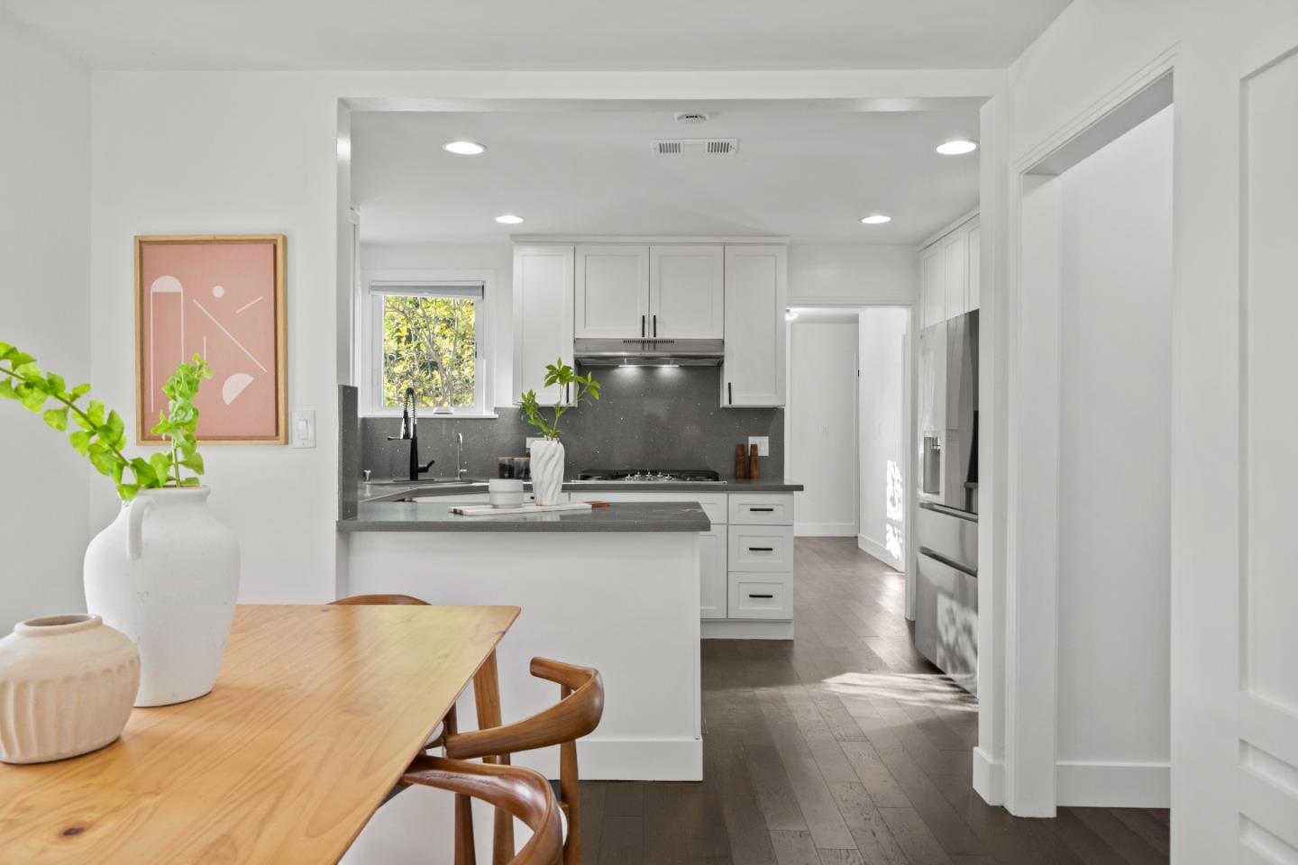 Detail Gallery Image 9 of 38 For 108 Durham St, Menlo Park,  CA 94025 - 3 Beds | 2 Baths