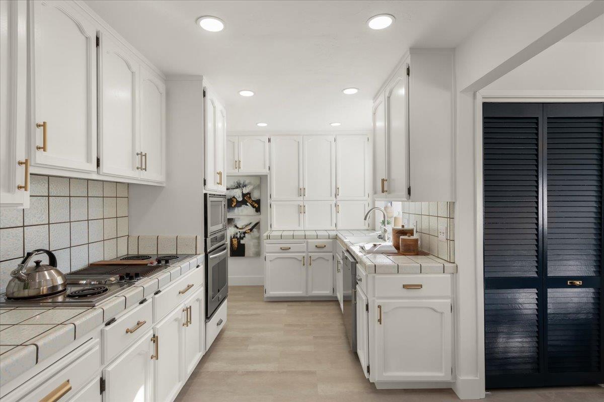 Detail Gallery Image 9 of 23 For 785 Sherman Oaks Dr, San Jose,  CA 95128 - 3 Beds | 1 Baths