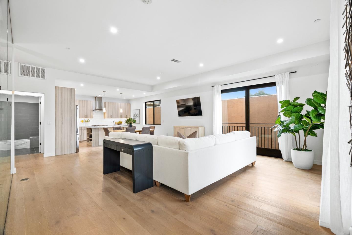 Detail Gallery Image 10 of 33 For 916 Woodside Rd, Redwood City,  CA 94061 - 2 Beds | 3 Baths