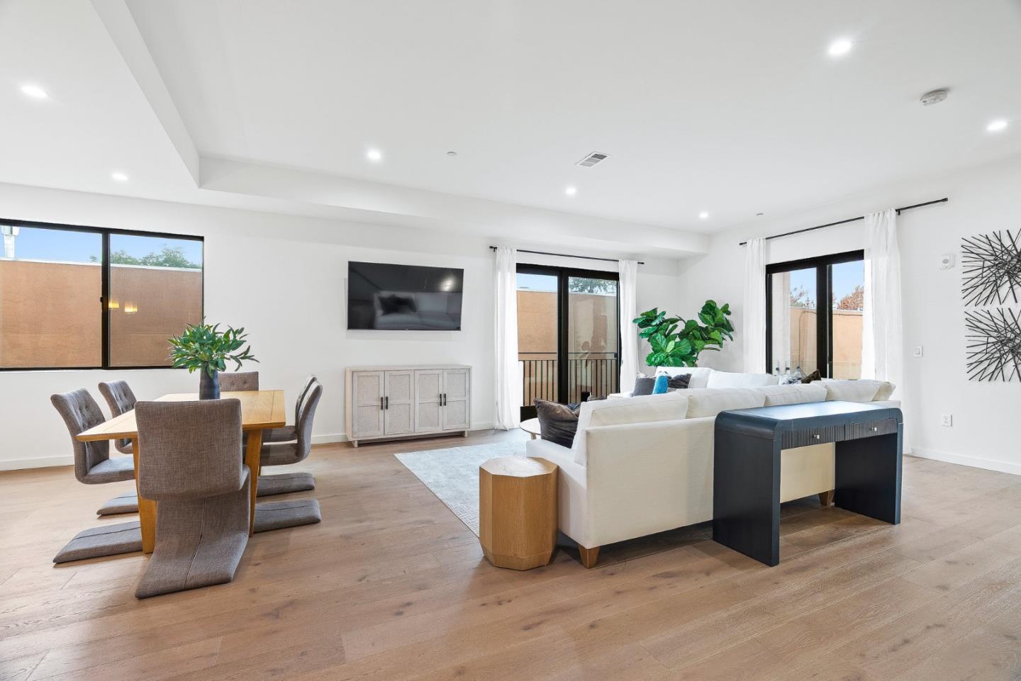 Detail Gallery Image 11 of 33 For 916 Woodside Rd, Redwood City,  CA 94061 - 2 Beds | 3 Baths