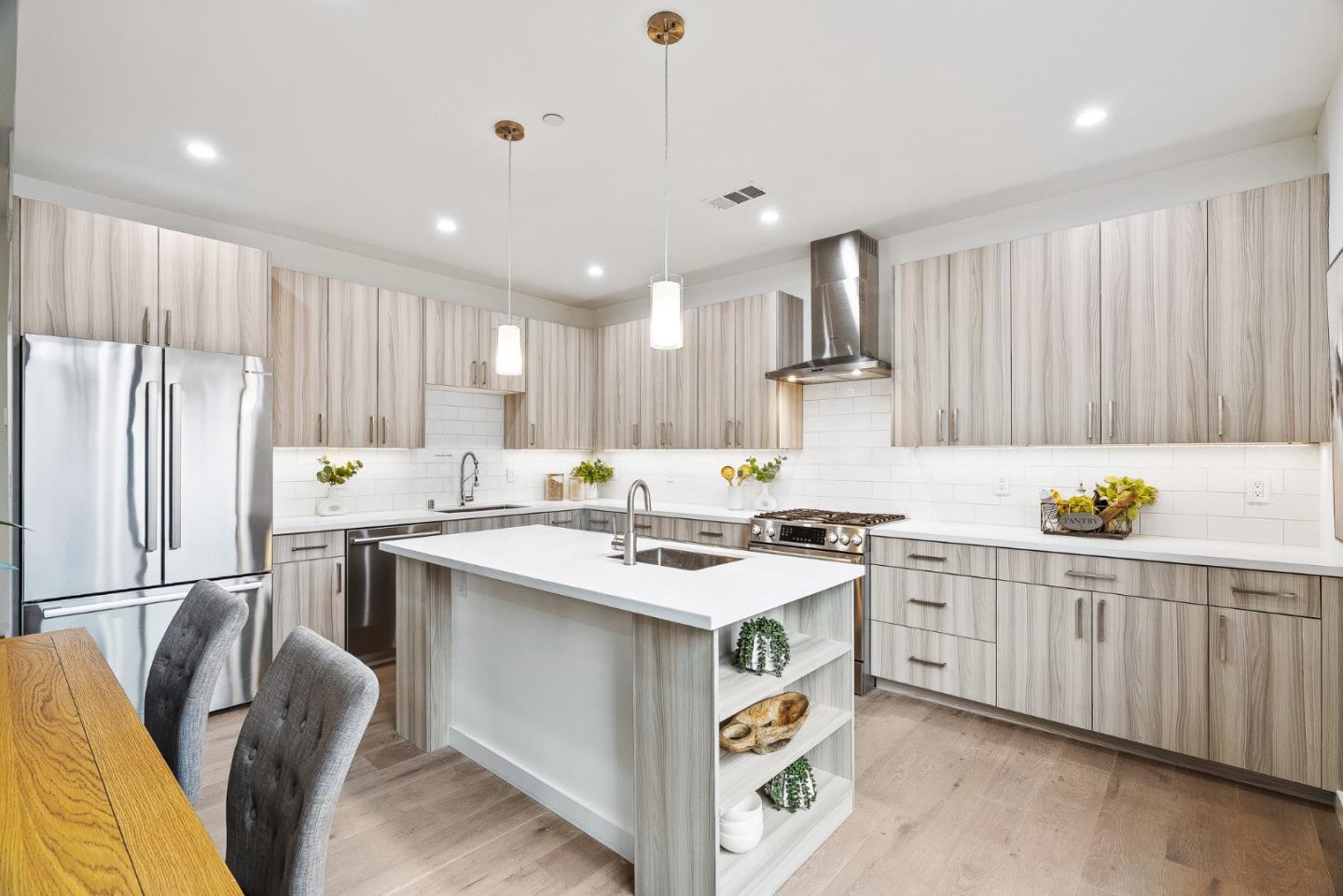 Detail Gallery Image 14 of 33 For 916 Woodside Rd, Redwood City,  CA 94061 - 2 Beds | 3 Baths