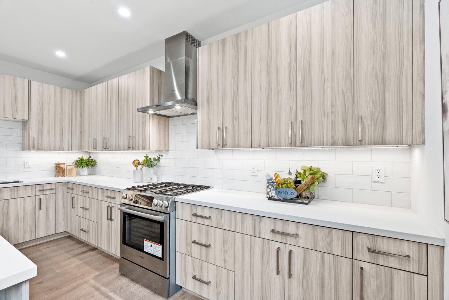 Detail Gallery Image 16 of 33 For 916 Woodside Rd, Redwood City,  CA 94061 - 2 Beds | 3 Baths