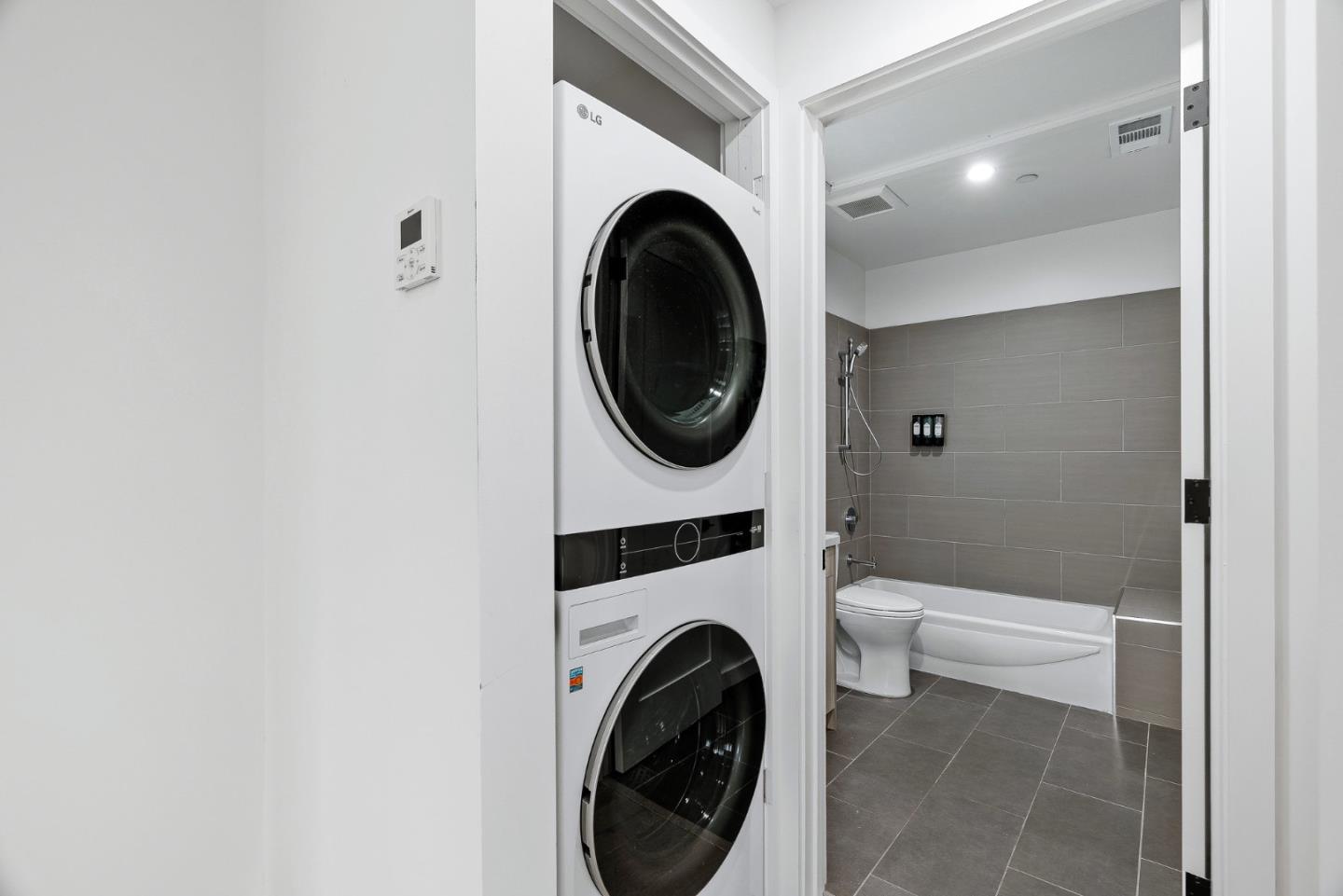 Detail Gallery Image 18 of 33 For 916 Woodside Rd, Redwood City,  CA 94061 - 2 Beds | 3 Baths