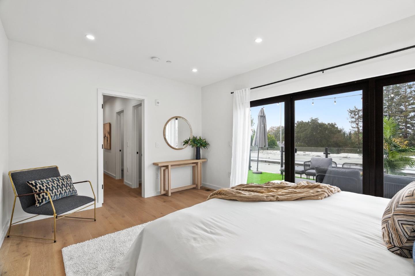 Detail Gallery Image 21 of 33 For 916 Woodside Rd, Redwood City,  CA 94061 - 2 Beds | 3 Baths