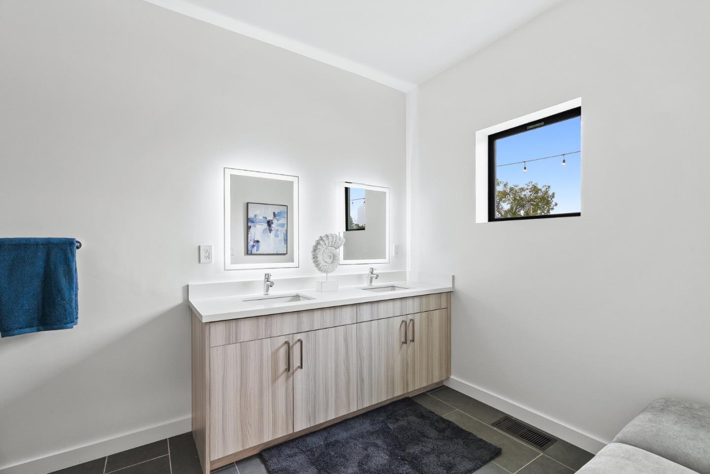 Detail Gallery Image 23 of 33 For 916 Woodside Rd, Redwood City,  CA 94061 - 2 Beds | 3 Baths