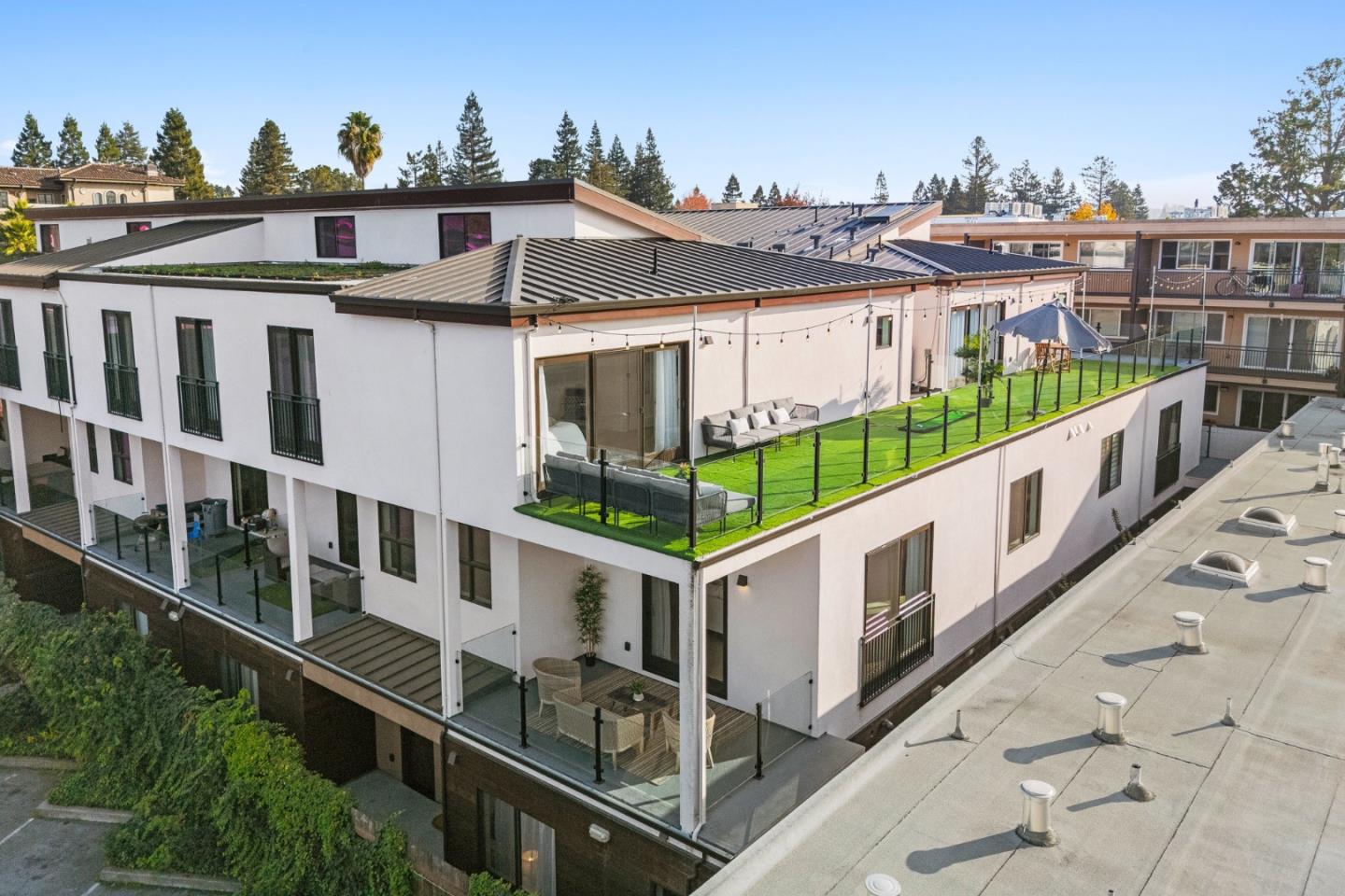 Detail Gallery Image 28 of 33 For 916 Woodside Rd, Redwood City,  CA 94061 - 2 Beds | 3 Baths