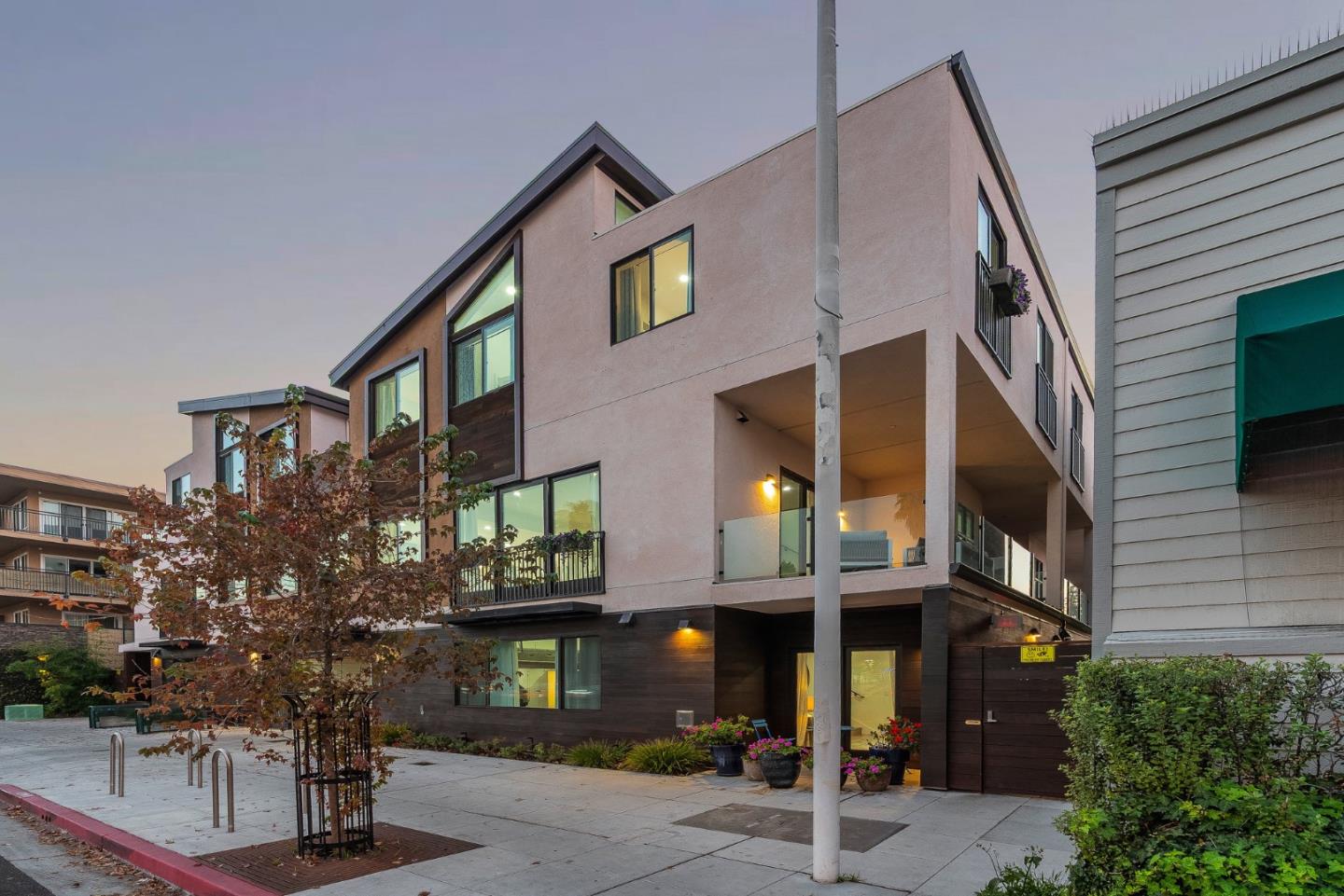 Detail Gallery Image 32 of 33 For 916 Woodside Rd, Redwood City,  CA 94061 - 2 Beds | 3 Baths