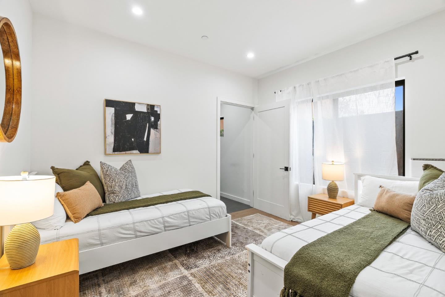 Detail Gallery Image 6 of 33 For 916 Woodside Rd, Redwood City,  CA 94061 - 2 Beds | 3 Baths