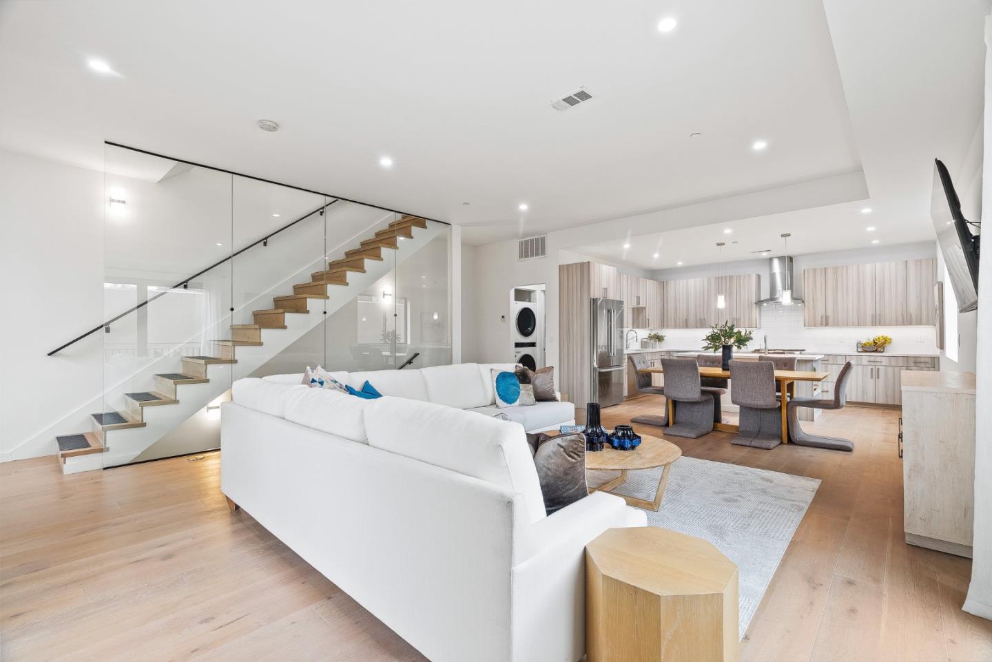 Detail Gallery Image 9 of 33 For 916 Woodside Rd, Redwood City,  CA 94061 - 2 Beds | 3 Baths