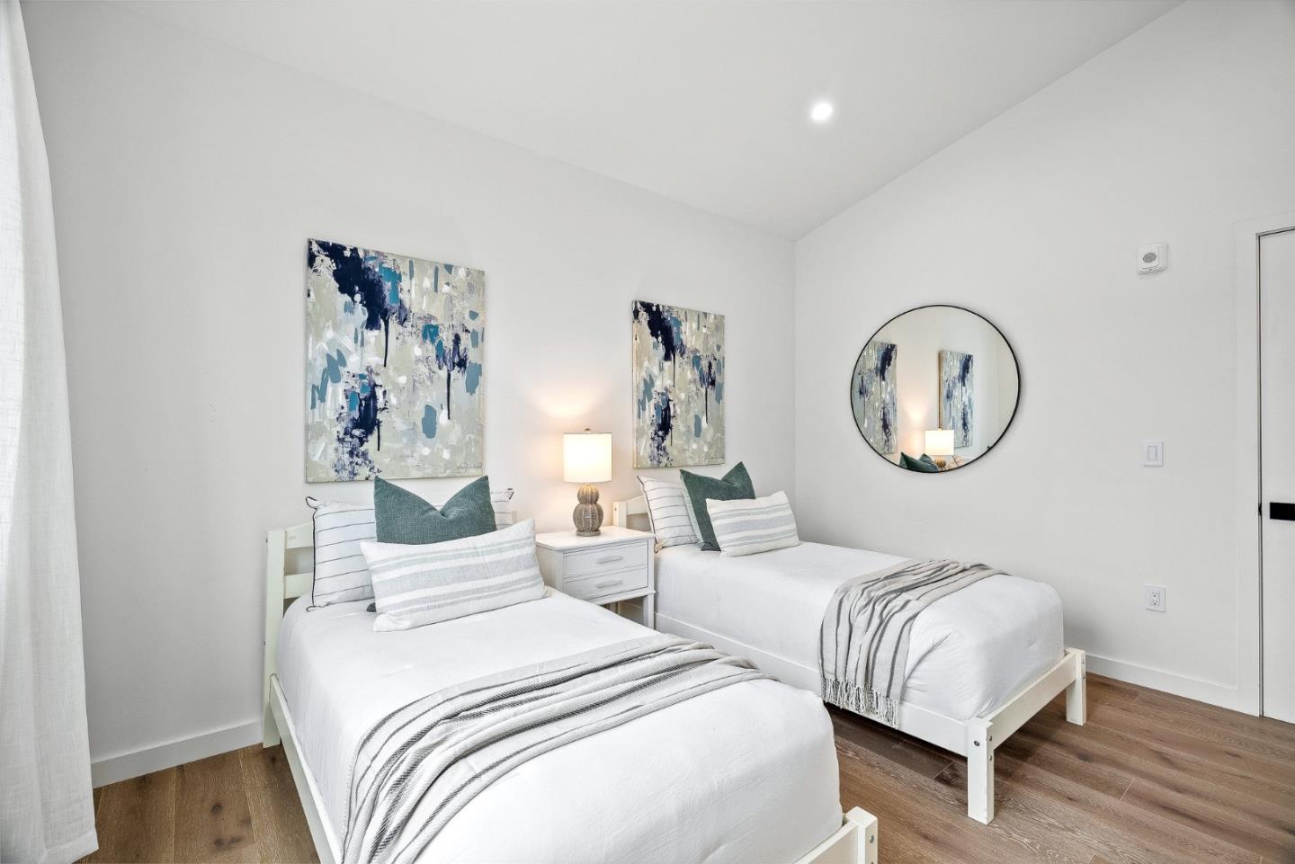 Detail Gallery Image 25 of 43 For 924 Woodside Rd, Redwood City,  CA 94061 - 3 Beds | 3 Baths