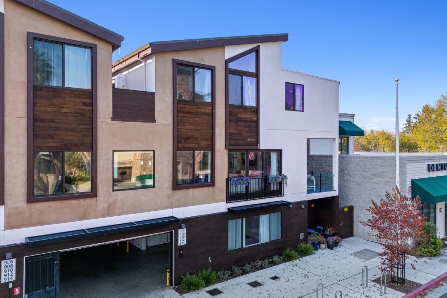 Detail Gallery Image 40 of 43 For 924 Woodside Rd, Redwood City,  CA 94061 - 3 Beds | 3 Baths